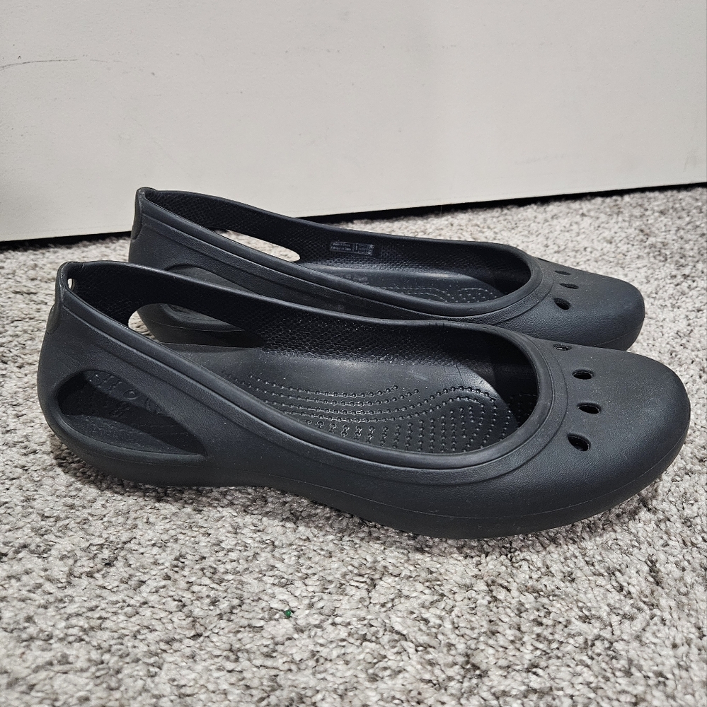 🖤 Women's Black Slip-On Crocs Shoes